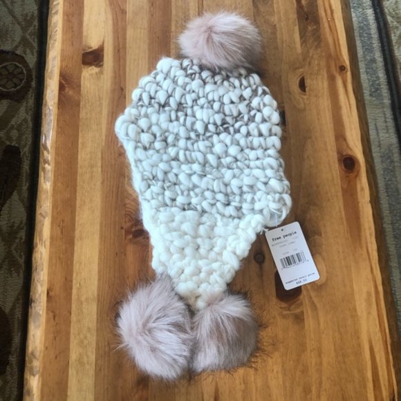Free People Snow Castle Pom Pom Hat NWT - Picture 7 of 11